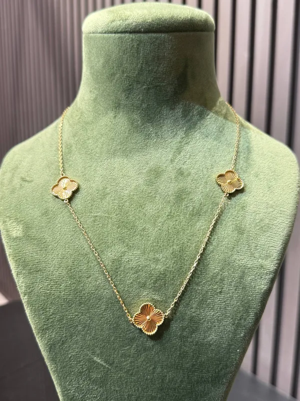Van Cleef zanjiri, 585 probali Van Cleef zanjiri, 585 probali