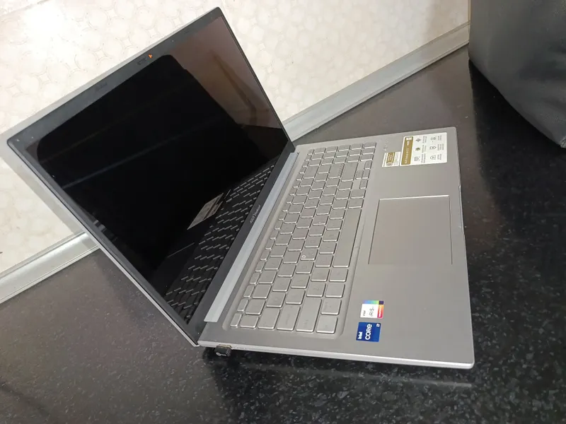 ASUS VivoBook 1 ASUS VivoBook 1
