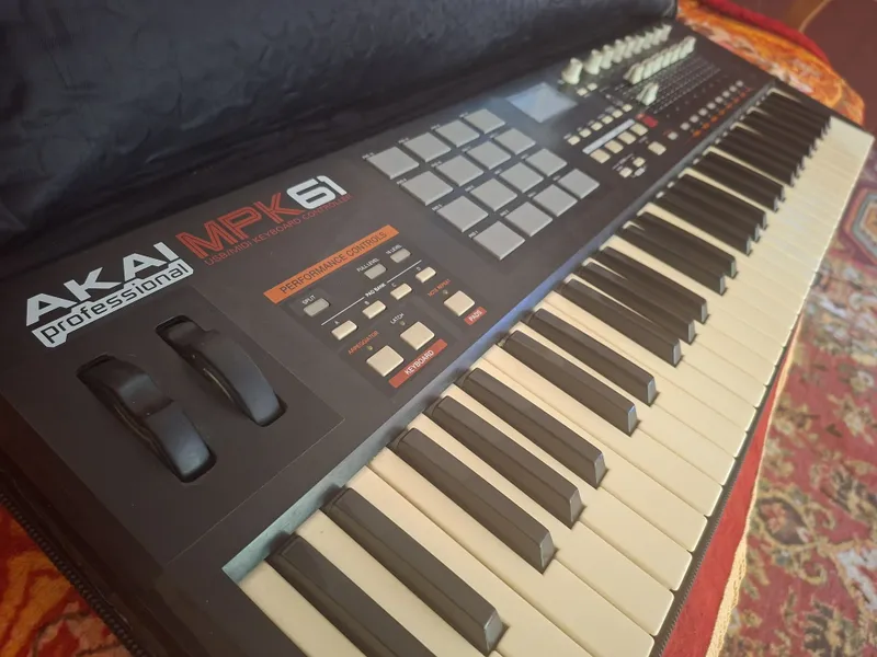 Akai Professional MPK61 MIDI Keyboard