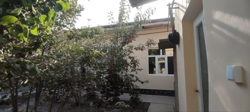 Hovli uy sotiladi