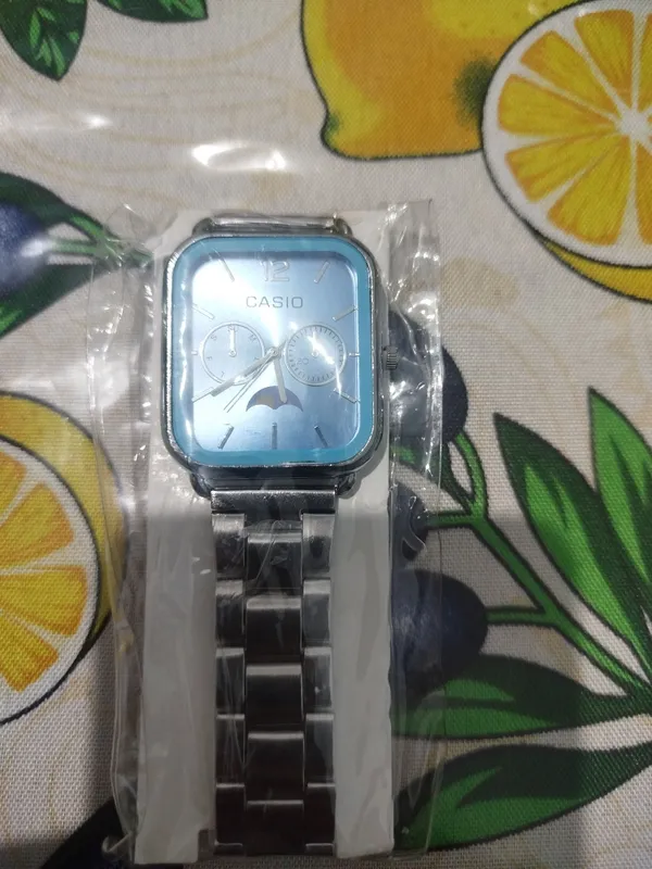 Casio soati sotiladi yengi upakovkada