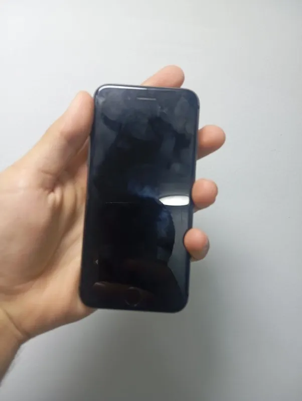 iPhone 8 64GB . 2