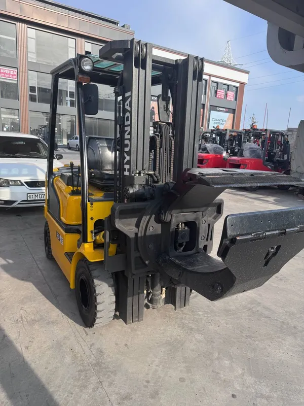 HYUNDAI 18D7E кара sotiladi pogruzchik.Погрузчик