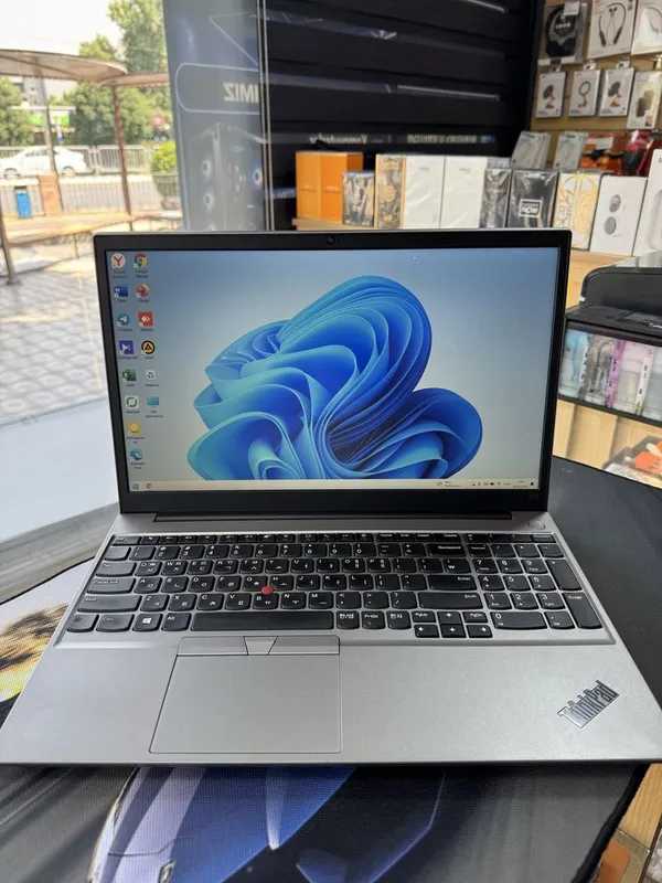 Lenova Thinkpad E15 Gen2