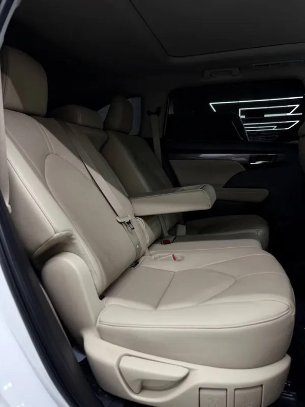 Toyota Highlander Hybrid Limited 9 Toyota Highlander Hybrid Limited 9