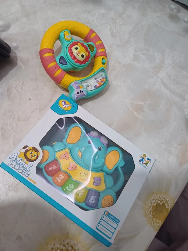 Продаётся фирменный музыкальный игрушка
