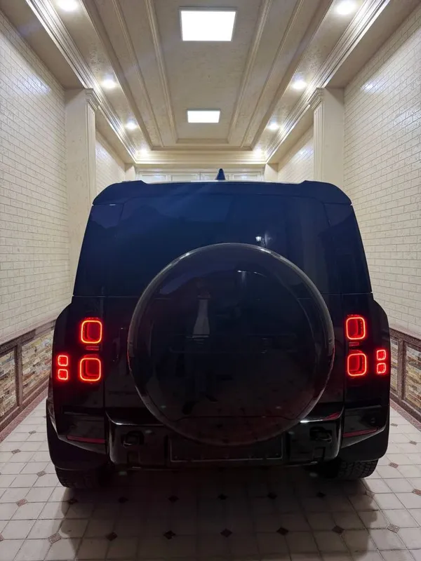 Range rover Defender — фото 1