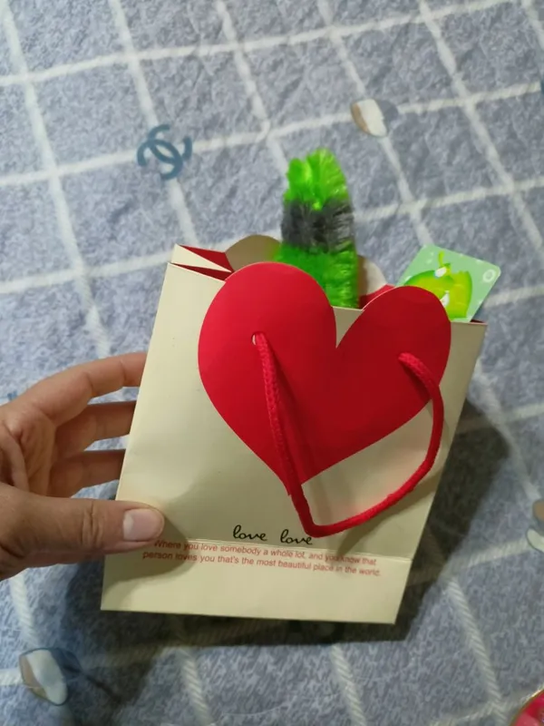 Мягкая игрушка с подарочным пакетом love love — фото 1 Мягкая игрушка с подарочным пакетом love love — фото 1