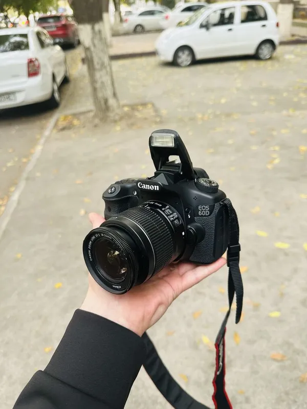 Canon 60D yangi kabi. Foto va video uchun professional kamera 7 Canon 60D yangi kabi. Foto va video uchun professional kamera 7