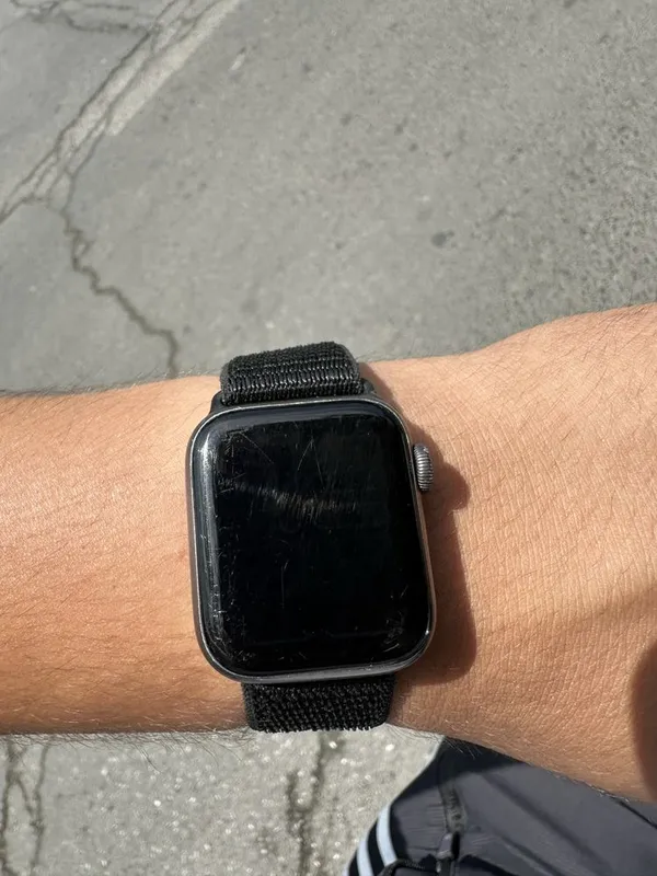 Apple watch 4 orginal — фото 1