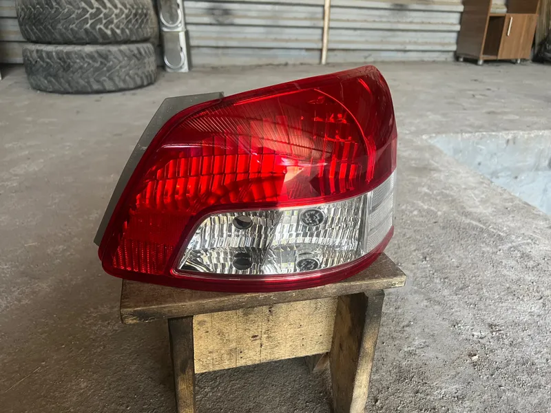 Задний стоп сигнал Toyota Yaris