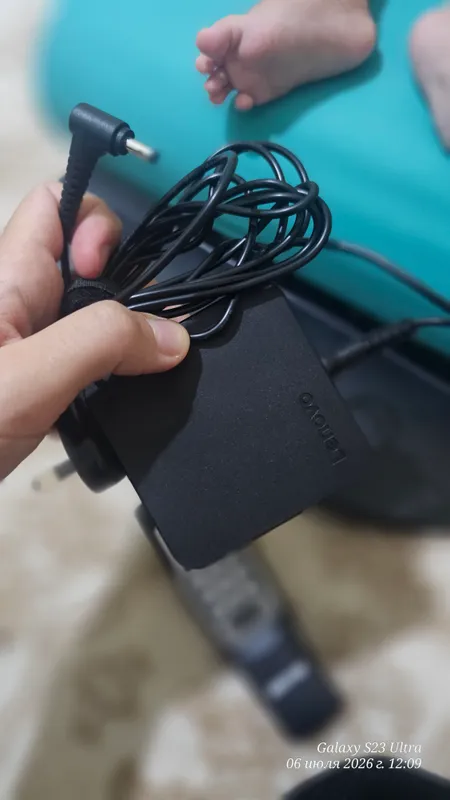 Оригинальная зарядка для компьютера Lenovo 1