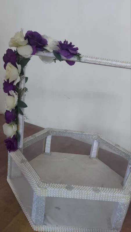 Chiroyli Savatcha sotiladi. 1 Chiroyli Savatcha sotiladi. 1