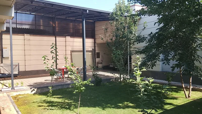 Sotiladi zamonaviy Hi-Tech uslubdagi hashamatli hovli-uy. • 8 ta keng — фото 1 Sotiladi zamonaviy Hi-Tech uslubdagi hashamatli hovli-uy. • 8 ta keng — фото 1