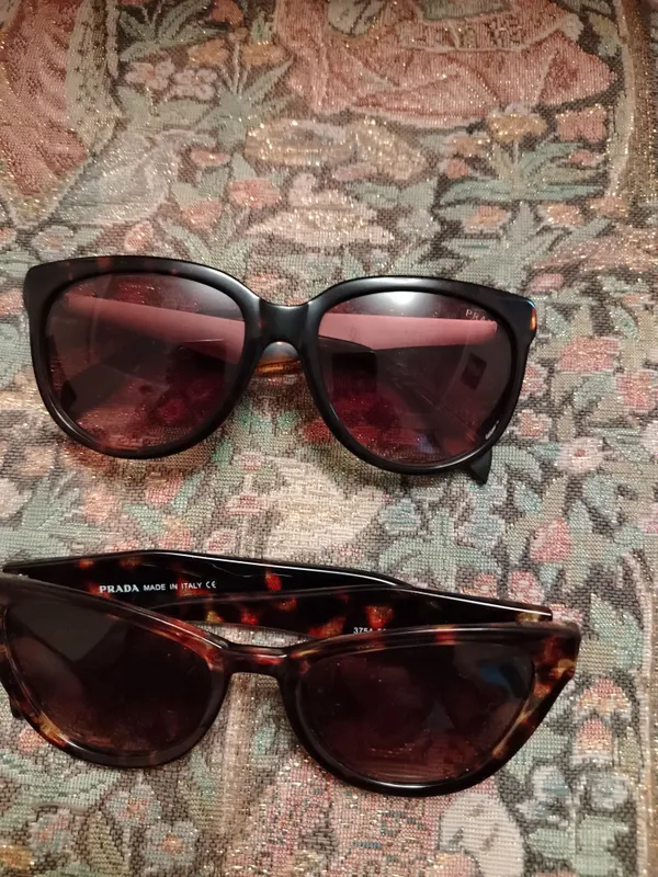 Продам солнцезащитные очки Prada, 2 шт, оригинал, нкдорого 1 Продам солнцезащитные очки Prada, 2 шт, оригинал, нкдорого 1