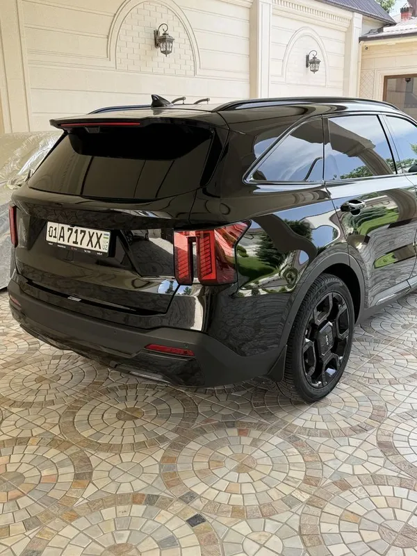 Kia Sorento V6 с черными R20 дисками — фото 2