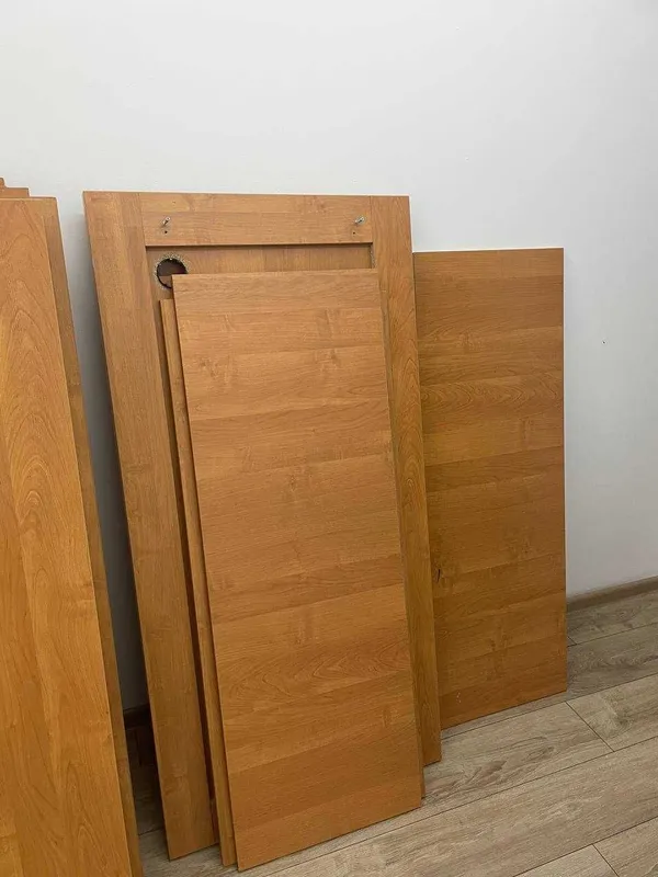 Продаются офисные столы 2 Продаются офисные столы 2