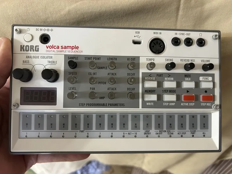 Драм машина синтезатор Korg Volca Sample 2 1