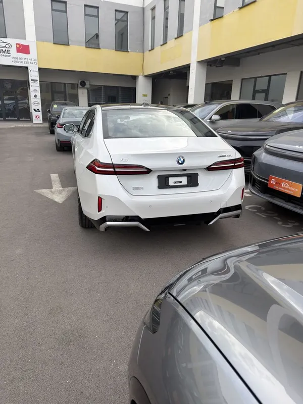 BMW i5 40L M-Sport 2025 yil — фото 4