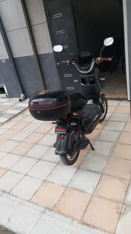 Skuter srochni sotiladi