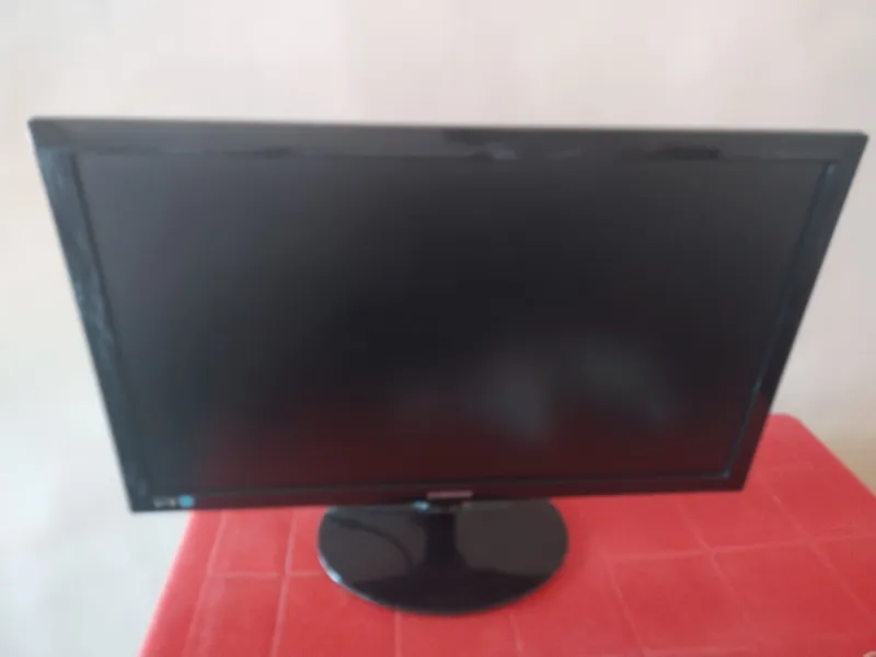 Samsung 24 LED sotladi srochna