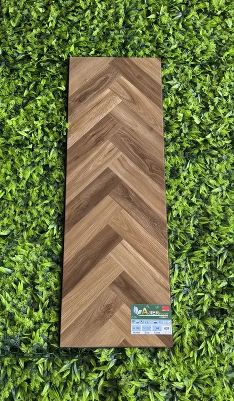 Tarket va Laminatlar assortimenti optom narxlarda