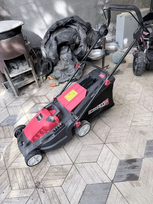 Продам газонокосилку.