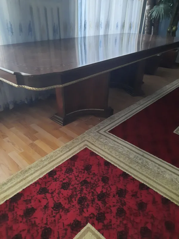 Гостиной стол сотилади