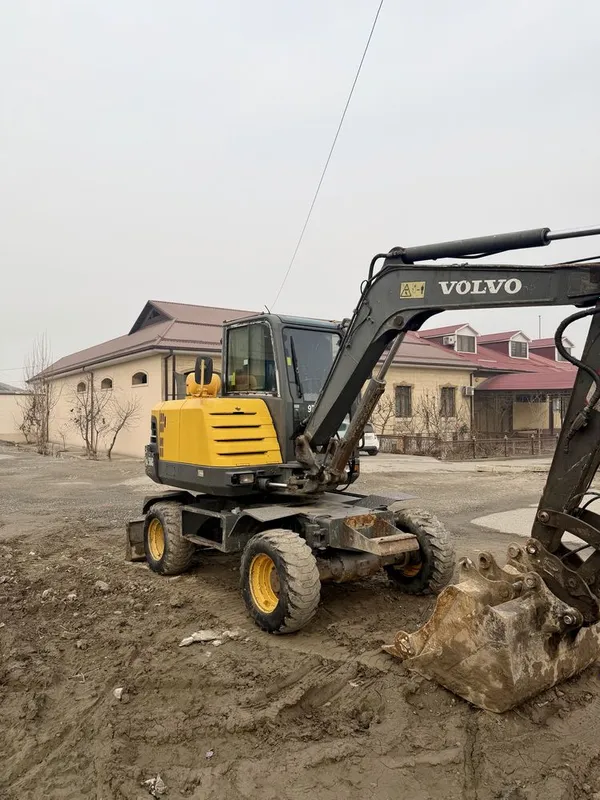 Volvo mini ekskavator sotladi 2 Volvo mini ekskavator sotladi 2