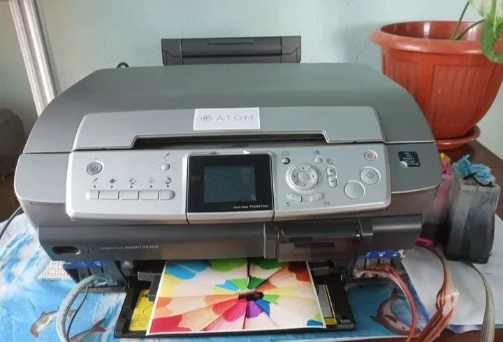 Мфу Epson RX 700 printer rangli ideal aybi yoq