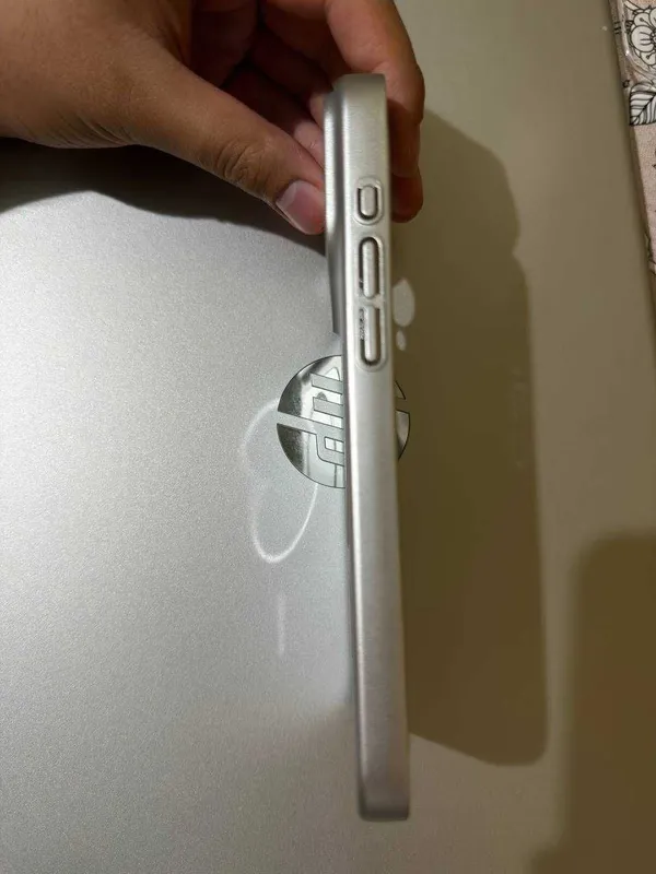 Iphone 16 pro max chexol — фото 2