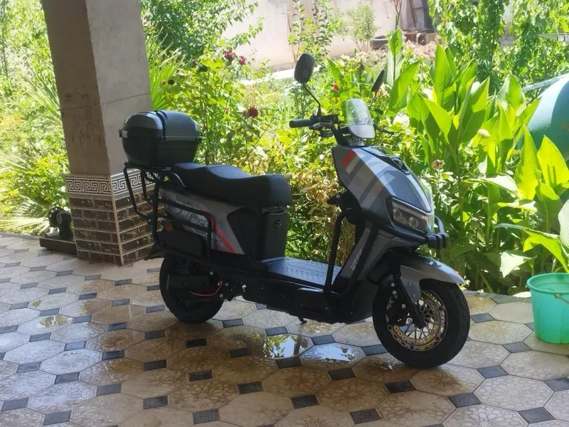Wasat skuter yaqinda olingan