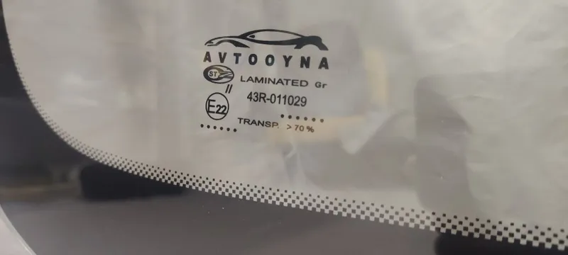 Tracker 2 ga Avtooyna qorasi 70% nur o'tkazadigan 80%solnsa zashitalig 1