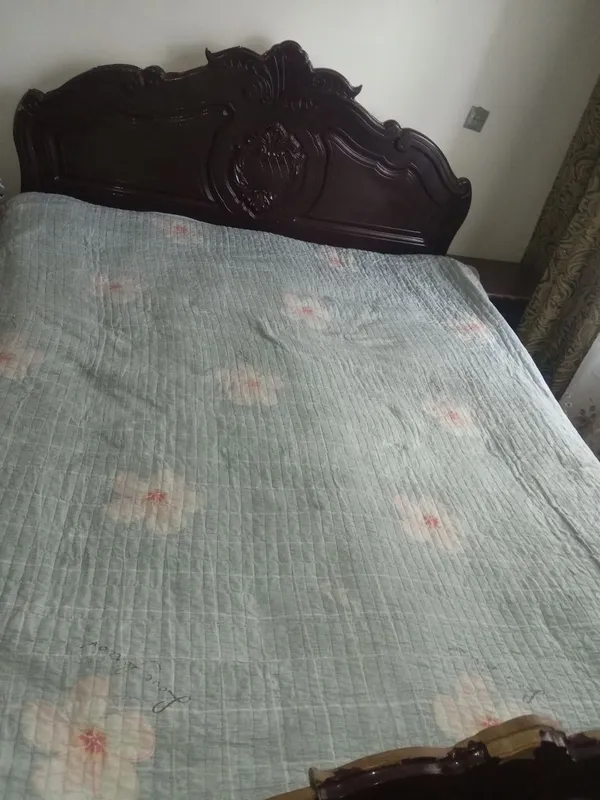 Двуспальная кровать, 2 тумбочки 1 Двуспальная кровать, 2 тумбочки 1