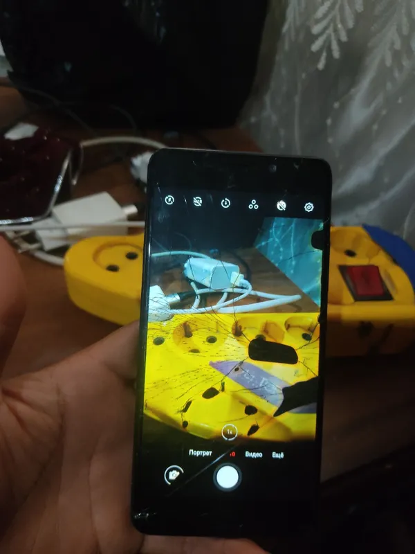 Meizu sotiladi narxi 200 min ekrani singan