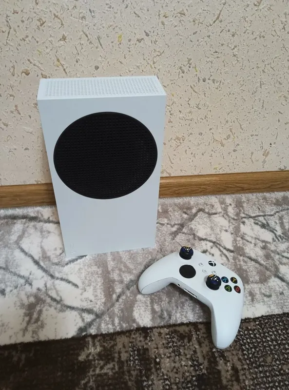 Xbox series s в хорошо состоянии