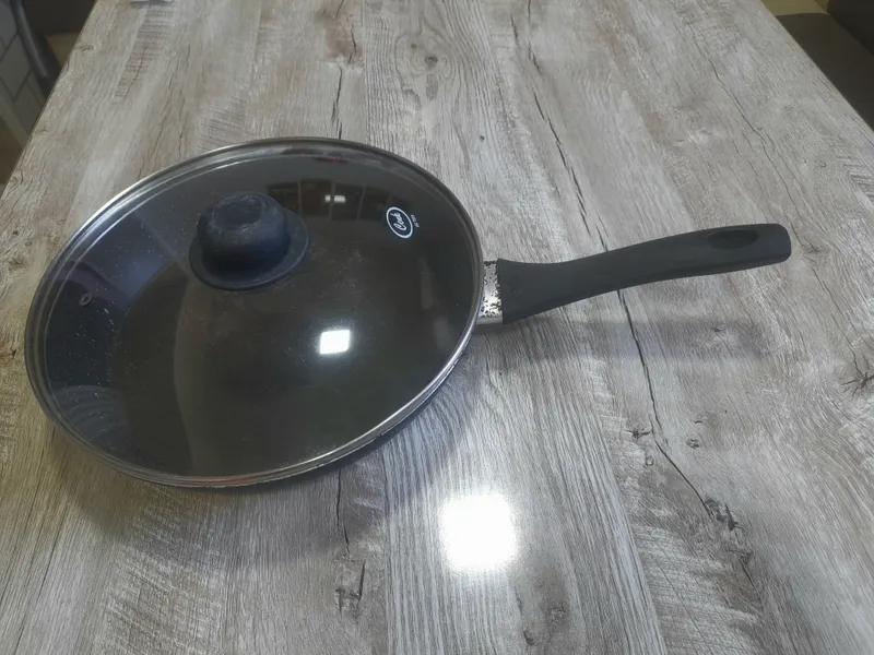 Сковородка 28 см с крышкой