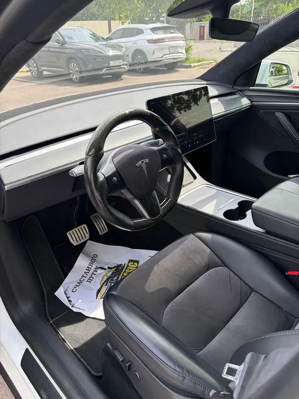 Tesla model y — фото 4