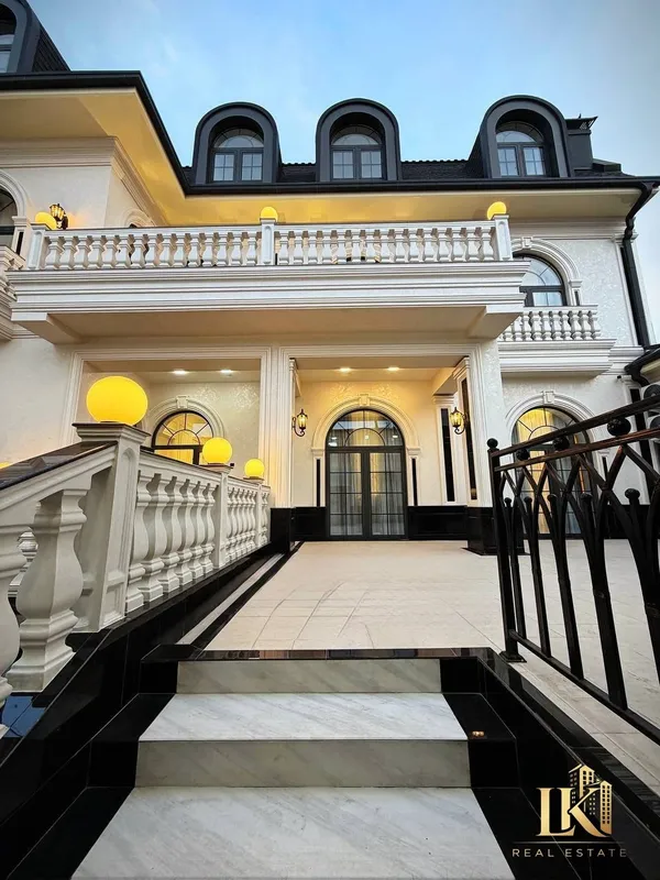 Продаётся 4-этажный дом 900 м² на 4 сотках в Мирзо-Улугбекском районе — фото 1