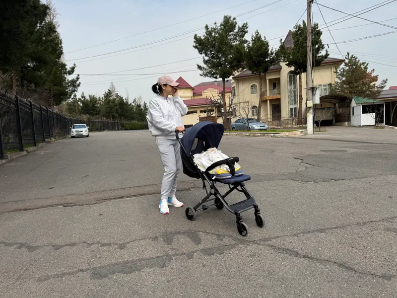 Продаю коляску детский вес 5 кг собирается