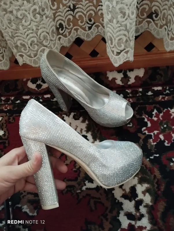 ikkaladi sotiladi 2martta kiyilgan