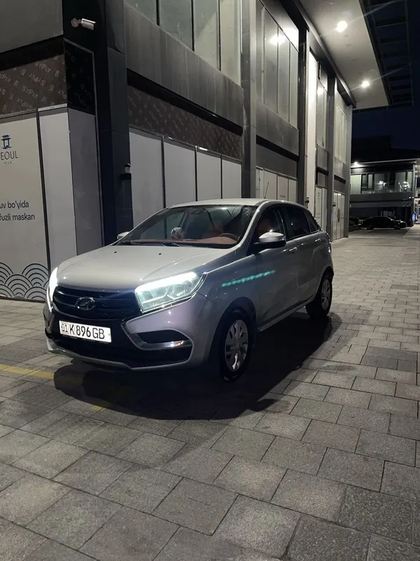 Продам Lada x ray хорошом состаяние срочно
