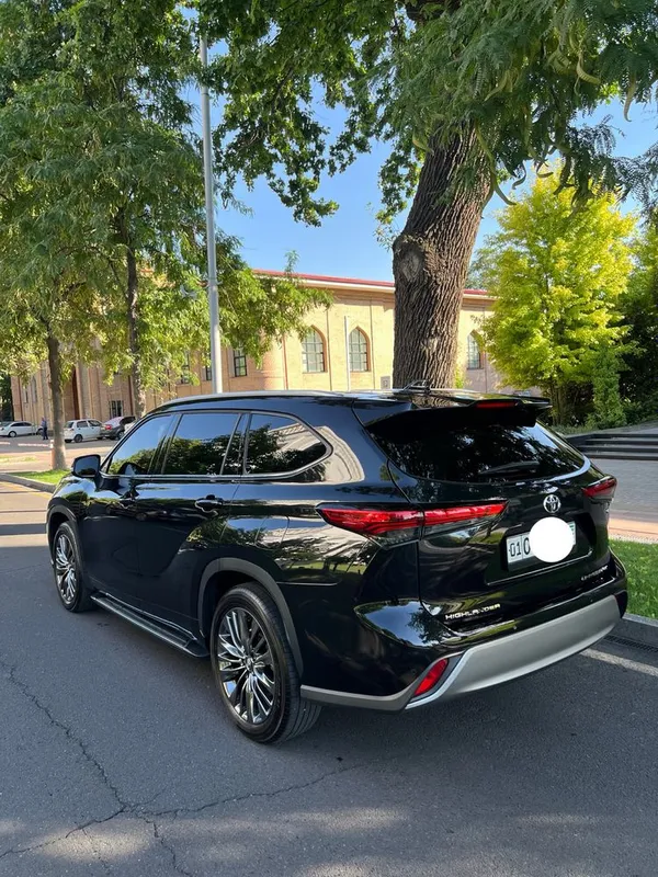 Toyota Highlander Limited E - Four Hybrid 3 Toyota Highlander Limited E - Four Hybrid 3