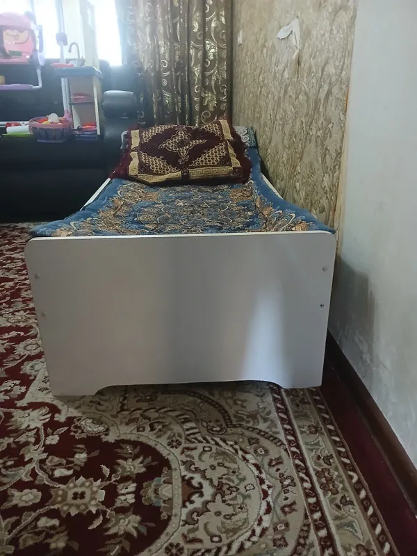Detskiy divan sotiladi
