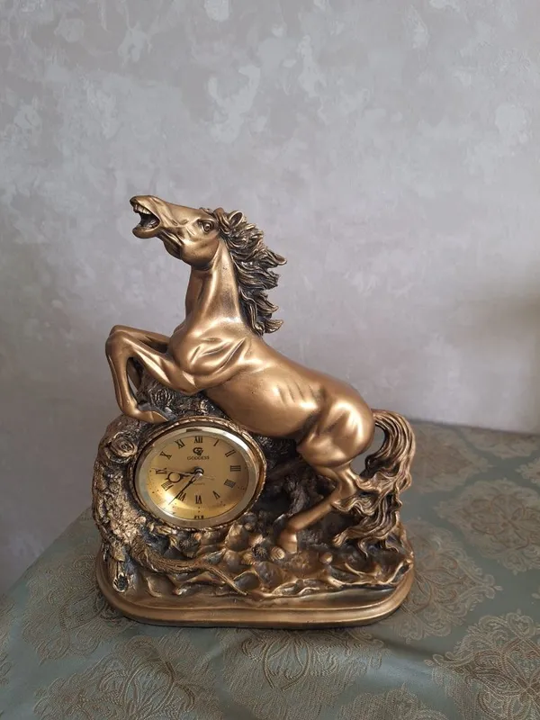 Продам настольные часы. Продам настольные часы.