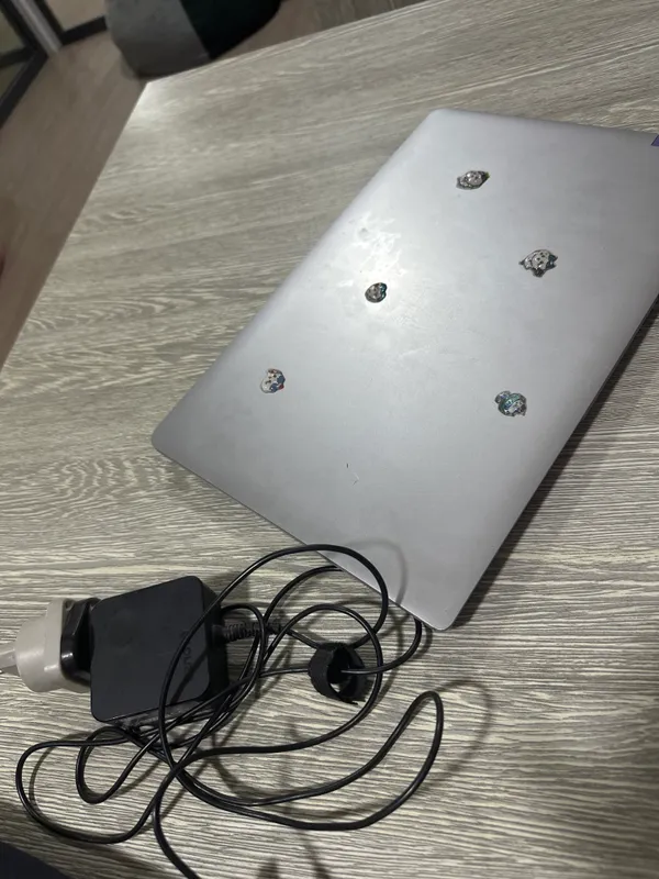 Notebook sotiladi holati yaxshi 4 Notebook sotiladi holati yaxshi 4
