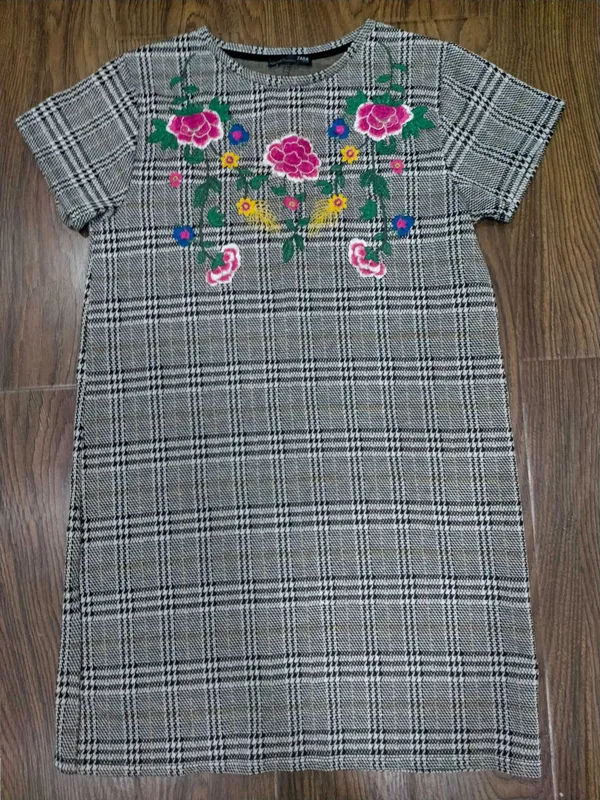 Платье ZARA W/B с вышивкой, размер M