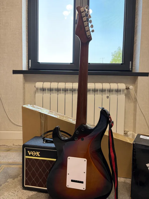 VOX kombo kuchaytirgichi bilan Cort elektro gitarasi 4 VOX kombo kuchaytirgichi bilan Cort elektro gitarasi 4