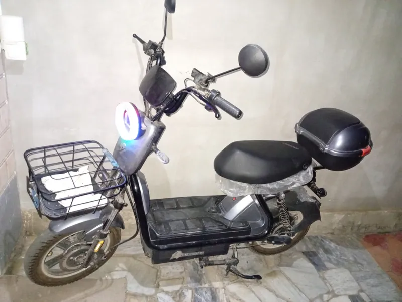 skuter sotiladi yangi tugʼri xaydalmagan  200$