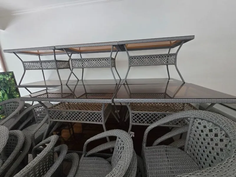 Стол и стулья хорошее состояние
